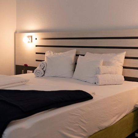 Garni Hotel 11Tica Dm Novi Sad Exterior photo