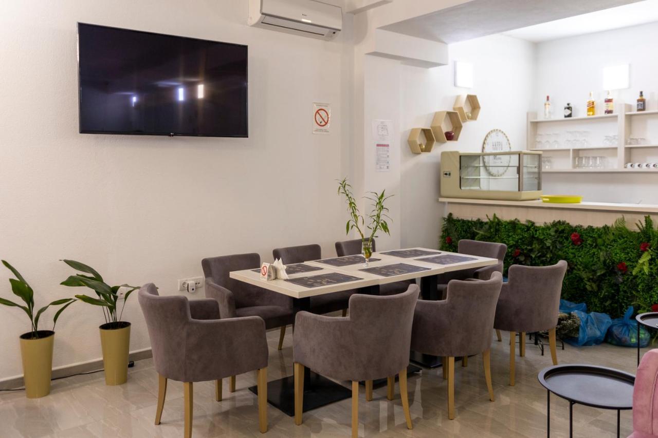 Garni Hotel 11Tica Dm Novi Sad Exterior photo