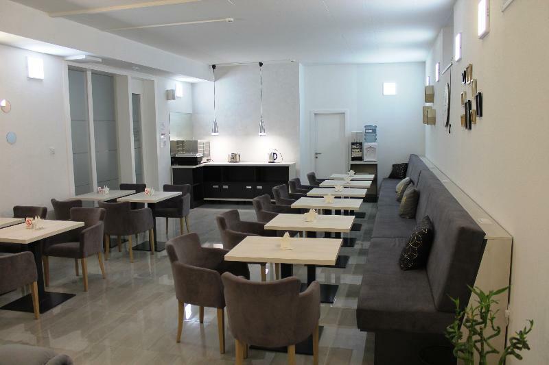Garni Hotel 11Tica Dm Novi Sad Exterior photo