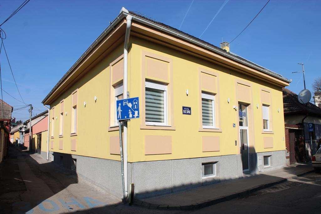 Garni Hotel 11Tica Dm Novi Sad Exterior photo
