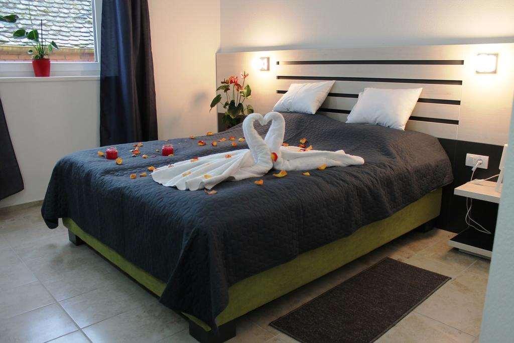 Garni Hotel 11Tica Dm Novi Sad Room photo